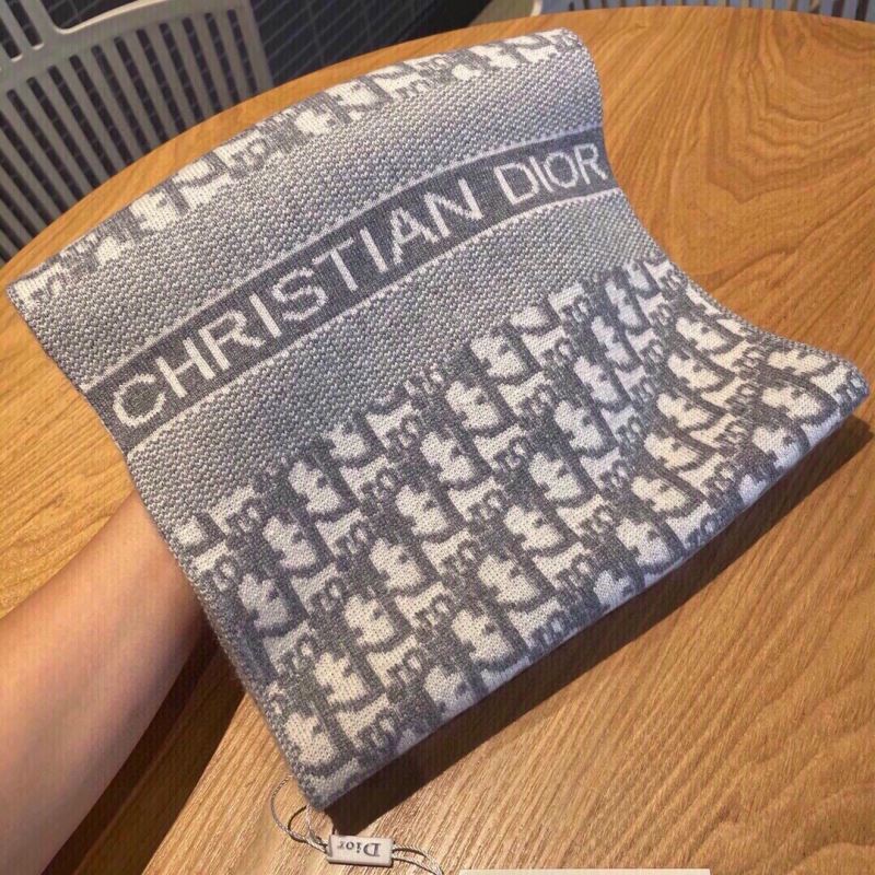 CHRISTIAN DIOR